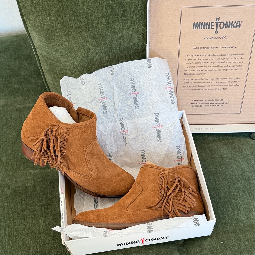Minnetonka Tan Suede Fringe Booties